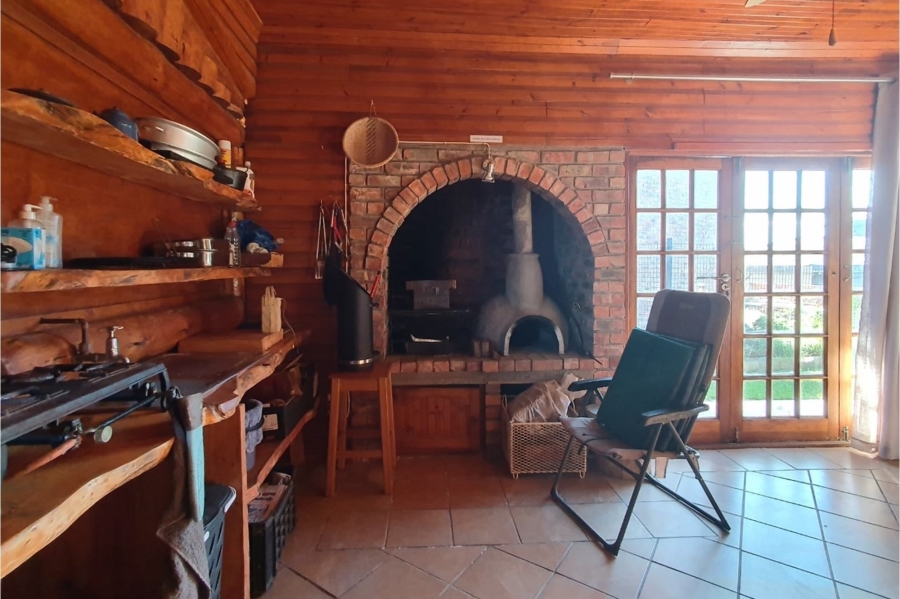3 Bedroom Property for Sale in Boggomsbaai Western Cape